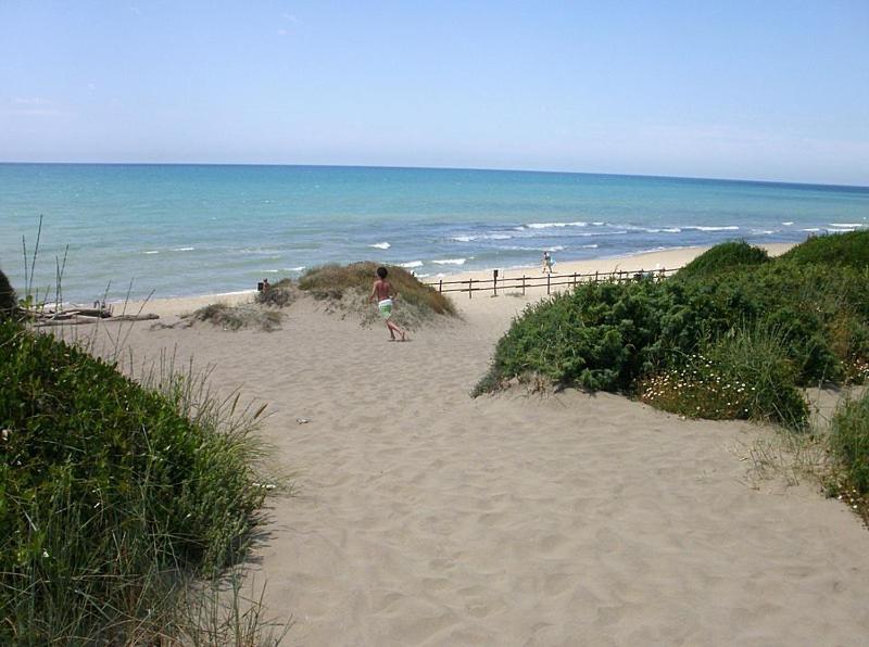 Sun Beach Apartment Capocotta Esterno foto